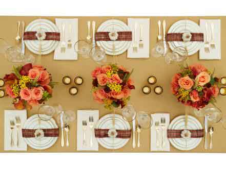 traditional thanksgiving table decor